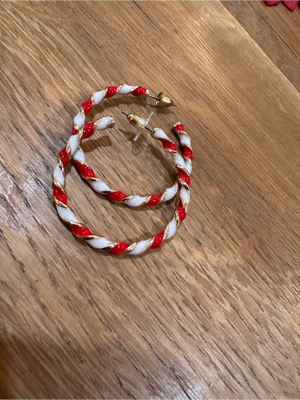 Christmas 🎅🏼 Red & White Twisted Hoop Earrings - Women's Jewelry